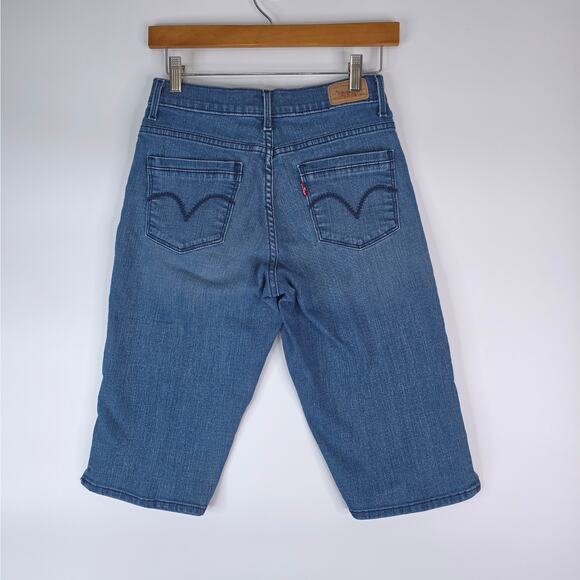 Levis Jeans Womens 6M (26x15) Blue Knee Length Bermuda Capri Stretch Mid Rise - Picture 2 of 9